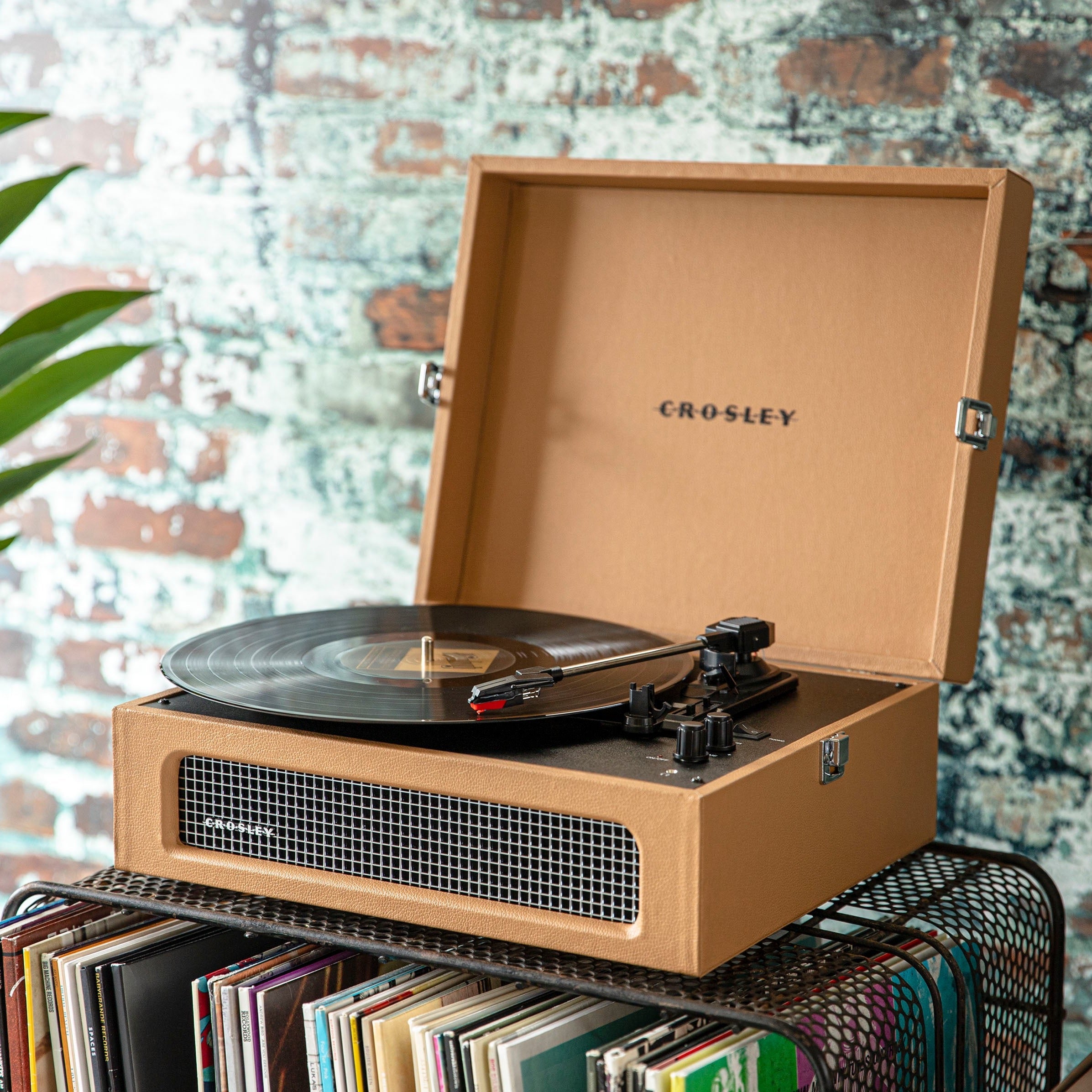 Crosley Voyager Tan - Bluetooth Portable Turntable  & Record Storage Crate - SILBERSHELL